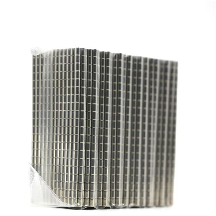 Headphone round magnet